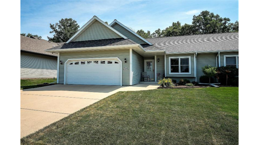 W208N16512 Glen Hill Dr Jackson, WI 53037 by Star Properties, Inc. $237,500