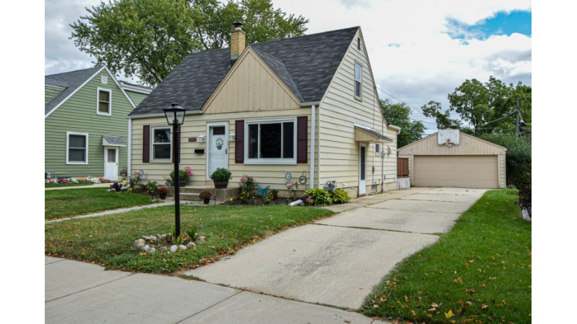 3456 N 97th St Milwaukee, WI 53222 by Shorewest Realtors $149,900