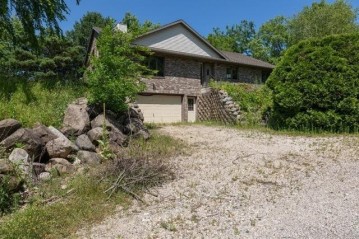 7080 Kettle View Dr, Barton, WI 53090-9302