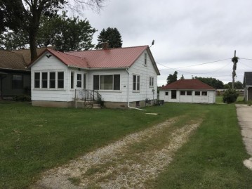 426 Grove St, Sullivan, WI 53178-9770