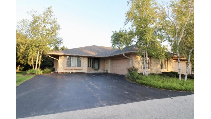 514 N Ponderosa Dr Hartland, WI 53029 by United REALTORS, LLC $425,000