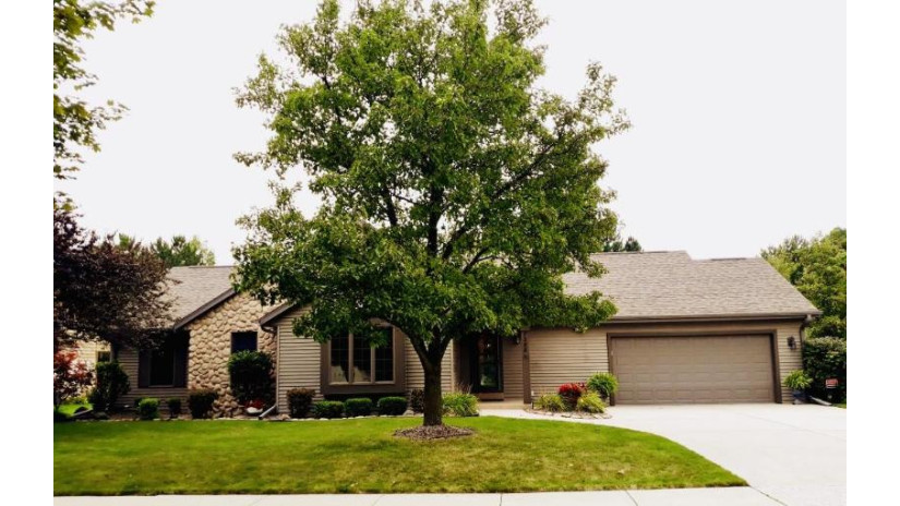 7388 W Brunn Dr Franklin, WI 53132 by Standard Real Estate Services, LLC $349,900