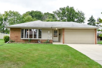 8336 W Dreyer Pl, West Allis, WI 53219-2736