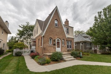 3213 S 42nd St, Milwaukee, WI 53215-4032