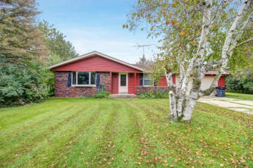 N1928 Parkview Cir, Palmyra, WI 53156-9739