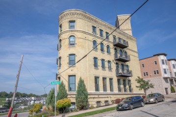 1818 N Water St 407, Milwaukee, WI 53202-1540