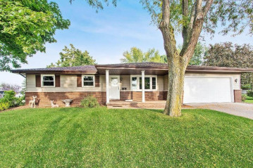 474 S Glenview Ave, Brillion, WI 54110