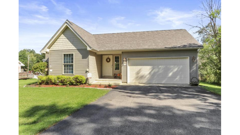 N1180 Sandalwood Dr Bloomfield, WI 53128 by Keating Real Estate $229,900