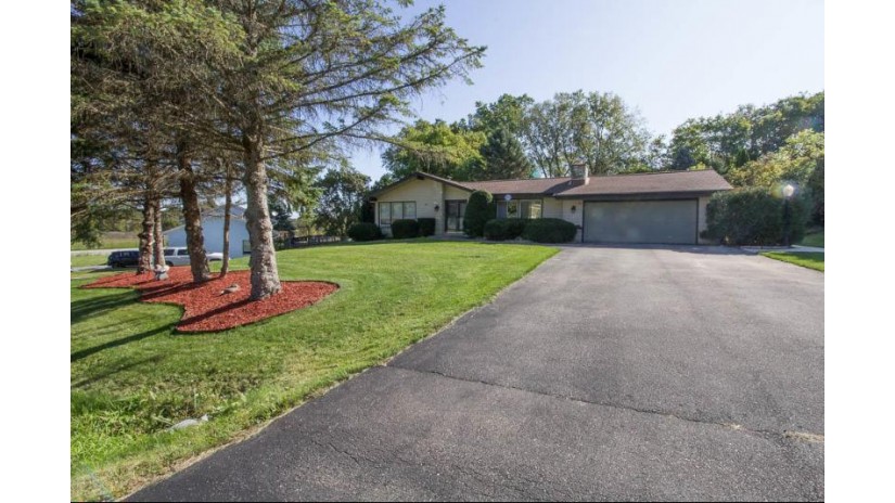 W209N10580 Oak Ln Germantown, WI 53022 by Redefined Realty Advisors LLC $254,900