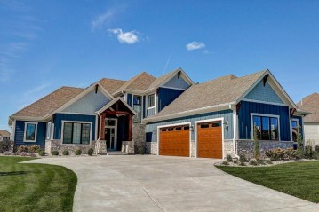 1675 Whistling Hill Cir, Hartland, WI 53029-2012