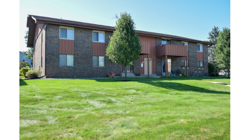 10259 W Whitnall Edge Dr 102 Franklin, WI 53132 by Shorewest Realtors $114,900