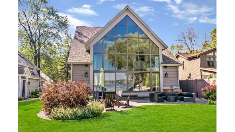 W277N2846 Oak St Pewaukee, WI 53072 by Lake Country Listings $1,199,000