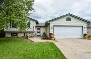 209 Autumn Dr, Delavan, WI 53115-3193