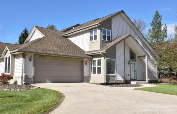 14210 W Twilight Way, New Berlin, WI 53151-3876