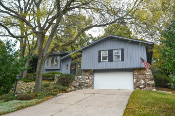 732 Coventry Ln, Hartland, WI 53029-2610