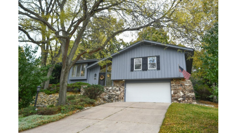 732 Coventry Ln Hartland, WI 53029 by Shorewest Realtors $299,900