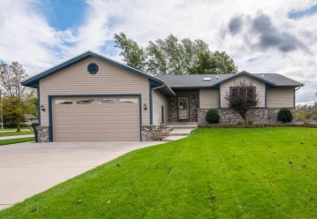 409 Braatz Dr, Kewaskum, WI 53040