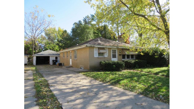 2015 Mount Pleasant St Racine, WI 53404 by Coldwell Banker Realty -Racine/Kenosha Office $75,000