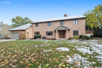 824 Terraview Ct, Allouez, WI 54301-1466