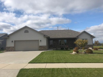 551 Silver Fox S Dr, Kewaskum, WI 53040-9054