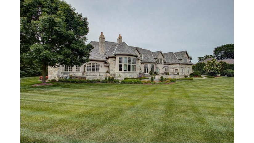 1605 E Cedar Bnd Hartland, WI 53029 by Mahler Sotheby's International Realty $3,000,000