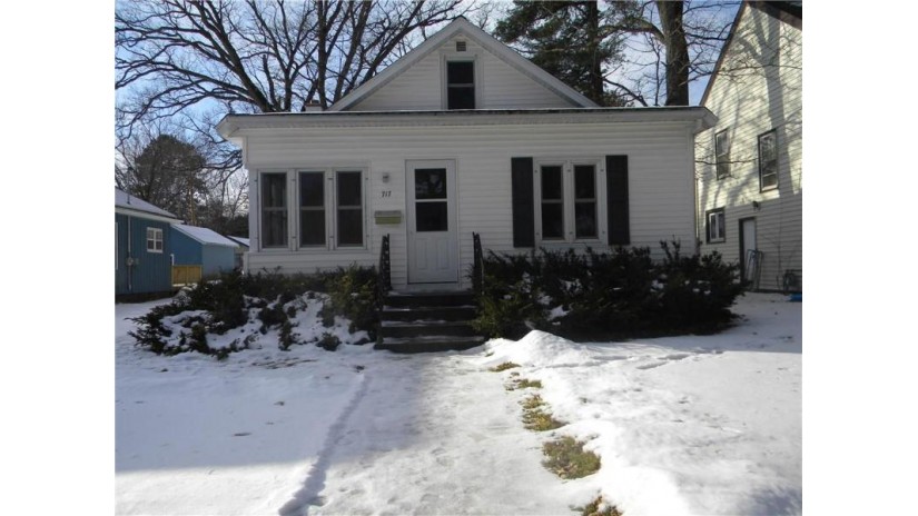 717 Benjamin Street Spooner, WI 54801 by Coldwell Banker Realty Spooner $82,000