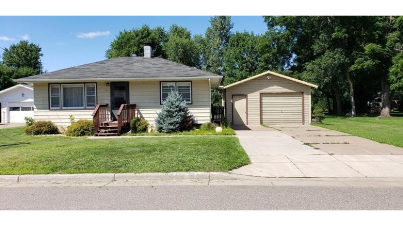 511 4th Ave. Avenue Colfax, WI 54730 by Lee Real Estate & Auction Service $89,000