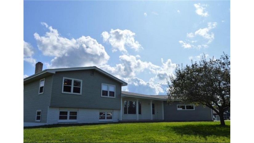 2327 Melanie Lane Eau Claire, WI 54703 by Cb Brenizer/Eau Claire $168,750