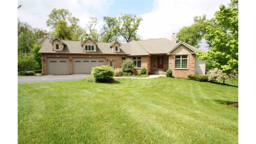 13244 Promontory Tr. Roscoe, IL 61073 by Dickerson & Nieman $350,000