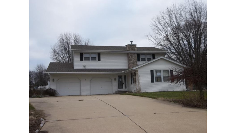 6331 Empress Lane Rockford, IL 61109 by Key Realty, Inc. $118,900