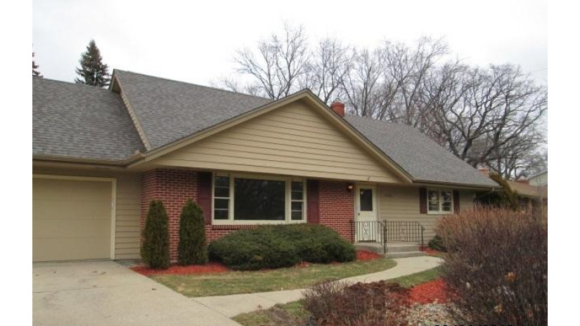 4596 Pepper Dr Rockford, IL 61114 by Gambino Realtors $129,000