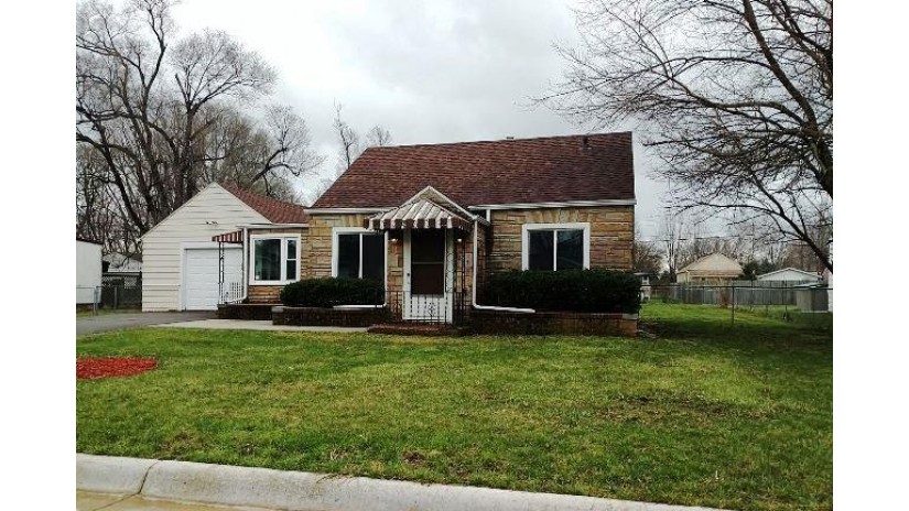 613 Colonial Drive Machesney Park, IL 61115 by Pioneer Real Estate Services $34,900