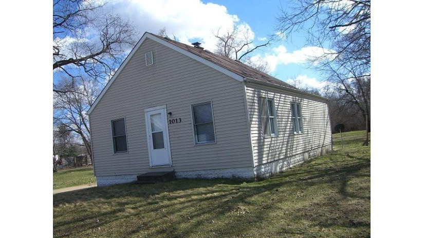 1013 E Harlem Road Machesney Park, IL 61115 by Br Properties, Inc. $39,500