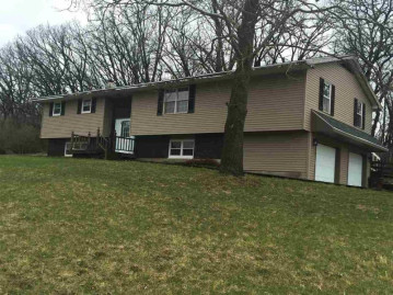 6548 E Hales Corner Road, Stillman Valley, IL 61084