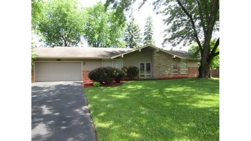 4732 Pepper Dr Rockford, IL 61114 by Gambino Realtors $94,900