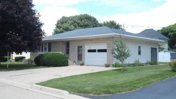 506 Tracy Avenue, Ashton, IL 61006