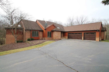 8024 Killarney Aire, Roscoe, IL 61073