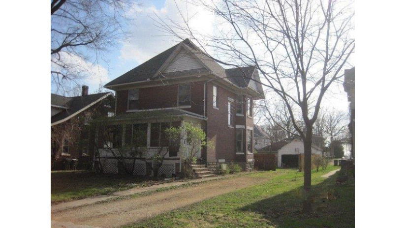 105 6th Avenue Sterling, IL 61081 by Key Realty, Inc $16,900