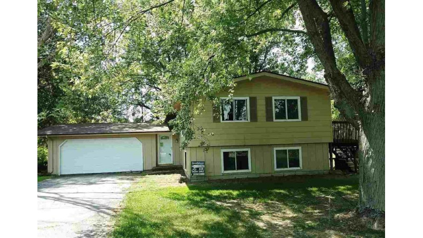 1953 Valley View Drive Belvidere, IL 61008 by Pioneer Real Estate Services $94,900