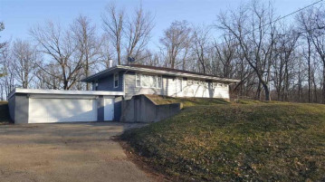 7272 N Il Route 2, Leaf River, IL 61047