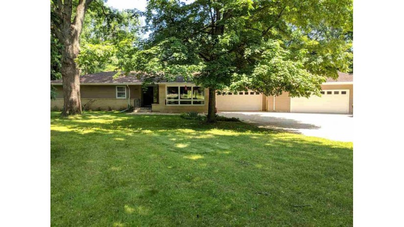 2475 Cooper Dr Freeport, IL 61032 by Century 21 Affiliated $184,900