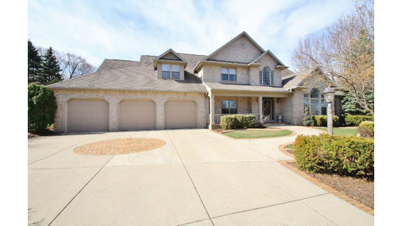 305 Braebourne Court Allouez, WI 54301 by Resource One Realty, Llc $549,900