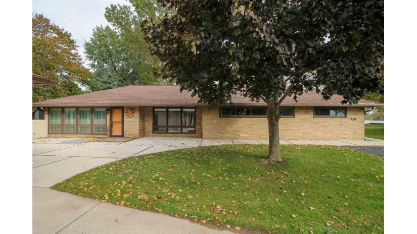 726 Lakeshore Drive North Fond Du Lac, WI 54937 by Re/Max Heritage $359,900