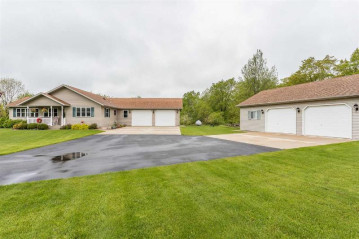 8672 Maple Grove Lane, Gardner, WI 54204-9427