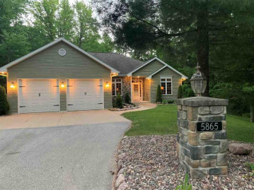 5865 Timber Haven Drive, Little Suamico, WI 54141