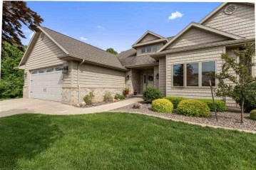 309 Hidden Ridges Court, Combined Locks, WI 54113-1338