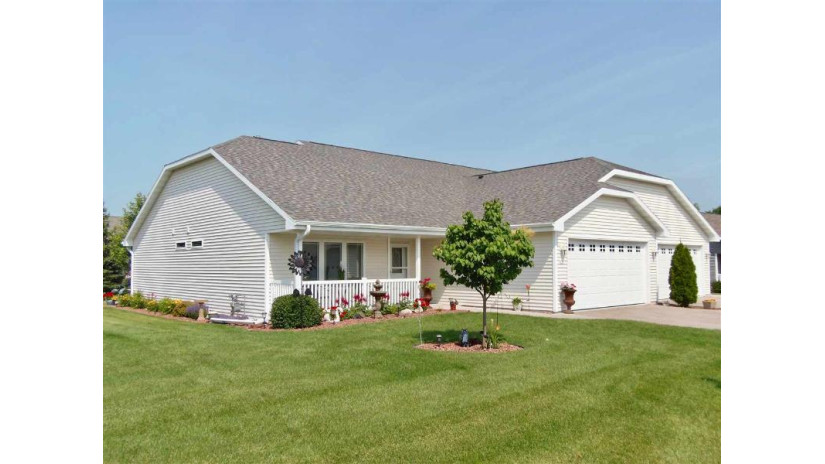 410 Wyldewood Drive Oshkosh, WI 54904 by First Weber, Realtors, Oshkosh $243,900