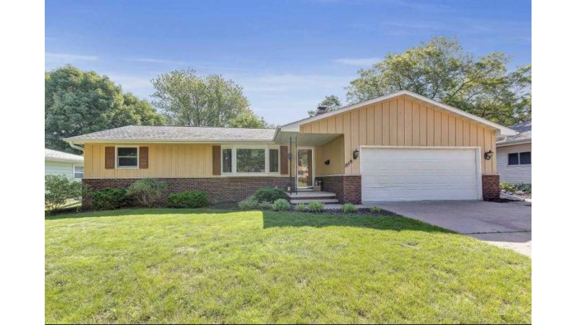 1018 S Midpark Drive Appleton, WI 54915 by Shorewest Realtors $189,900