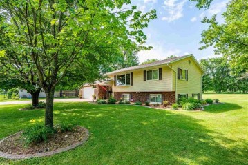 537 E River Drive, Omro, WI 54963