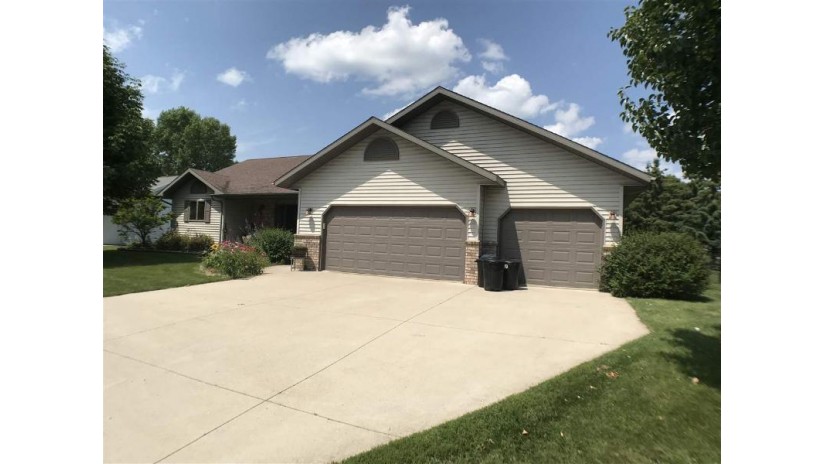 1013 E Robin Lane Shawano, WI 54166 by Full House Realty, LLC $244,900